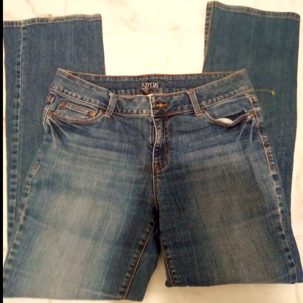 Women's APT. 9 Mid Rise Maxwell Fit Bootcut Leg Blue Denim Size 12 Stylish Jeans